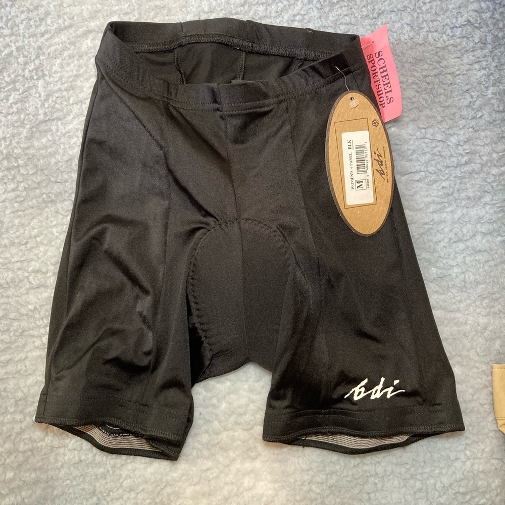 NWT BDI Women’s Bike Shorts with internal padding. Size Medium